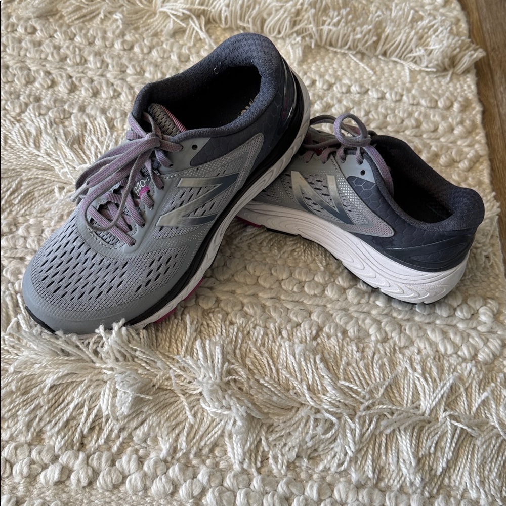 New Balance Women's Athletic Shoes in Gray and Black . Excellent condition.